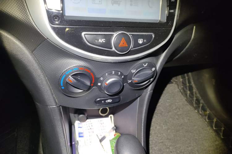 Used Hyundai Verna Ray 2014 1.4L Automatic GLX
