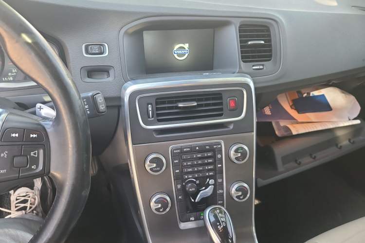 Used Volvo V60 2015 T5 Zhiya Edition
