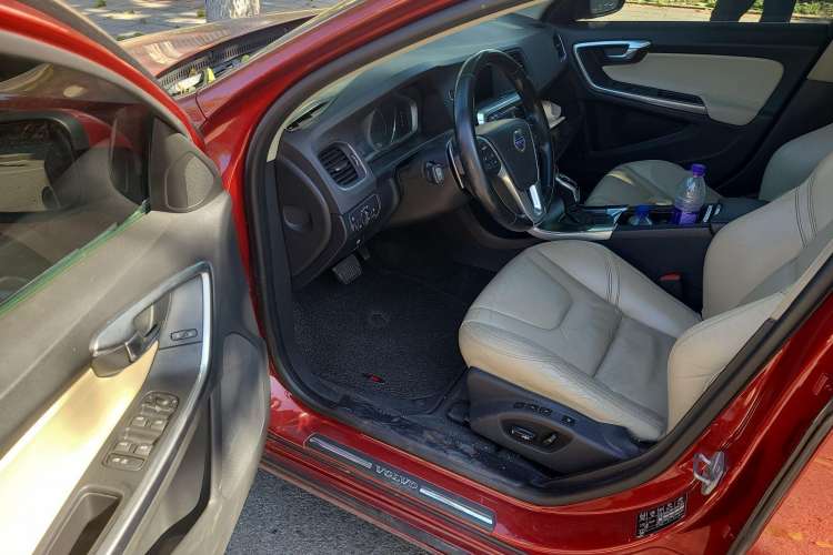 Used Volvo V60 2015 T5 Zhiya Edition
