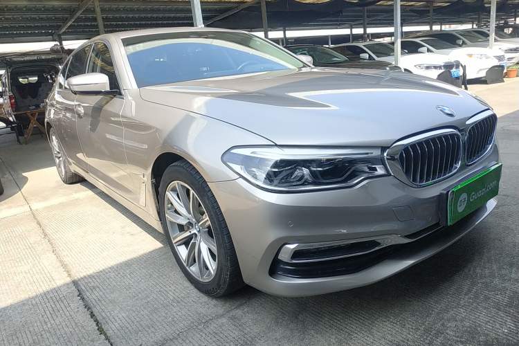 Used BMW 5 Series New Energy 2019 530Le Luxury Package Front Right 45 Deg