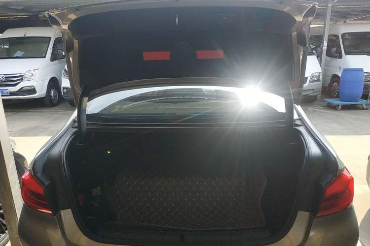 Used BMW 5 Series New Energy 2019 530Le Luxury Package Trunk