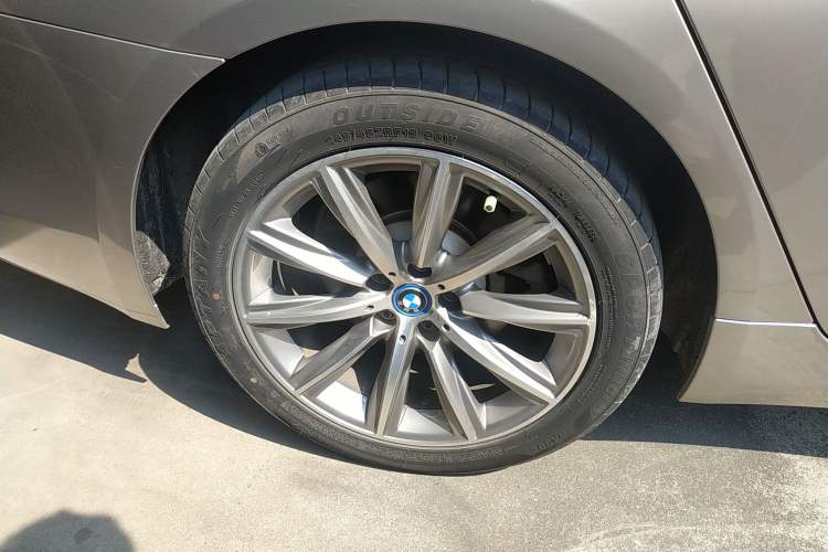 Used BMW 5 Series New Energy 2019 530Le Luxury Package Right Rear Wheel Hub