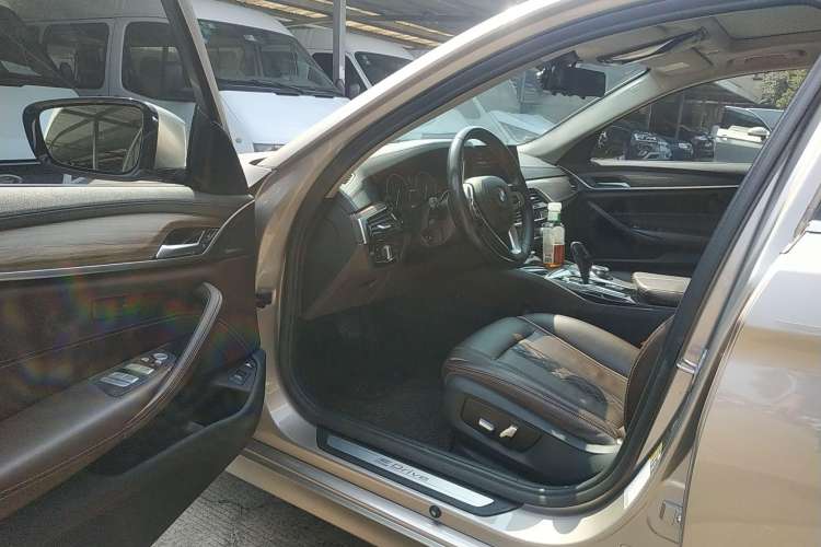 Used BMW 5 Series New Energy 2019 530Le Luxury Package Driver Seat