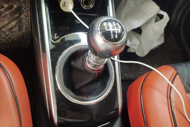 Used Zotye Domy X5 2015 1.5T Manual Luxury Version China IV Standard
