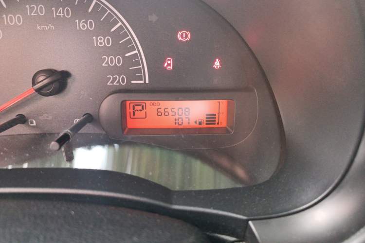 Used Nissan Sunny 2011 1.5XE CVT Comfort Edition Odometer Close Up