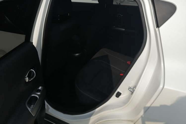 Used Infiniti ESQ 2014 1.6L Spontaneous Edition Left Rear Seat