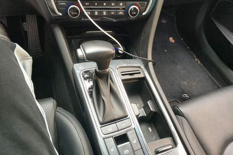 Used Kia K5 New Energy 2018 2.0L ZhiZun Edition Gear Lever