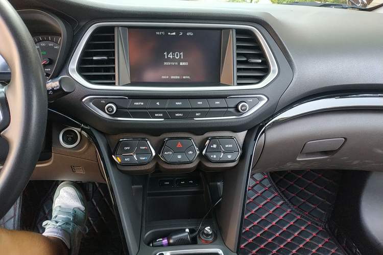 Used GAC Trumpchi GS4 New Energy 2019 1.5L PHEV Smart Enjoyment Version Audio And AC Panel