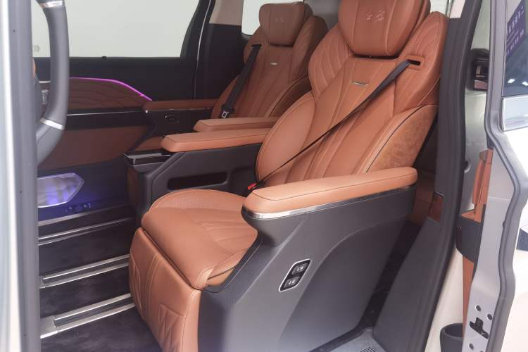 Used Hongqi HQ9 2023 2.0T Smart Connect Flagship Edition
