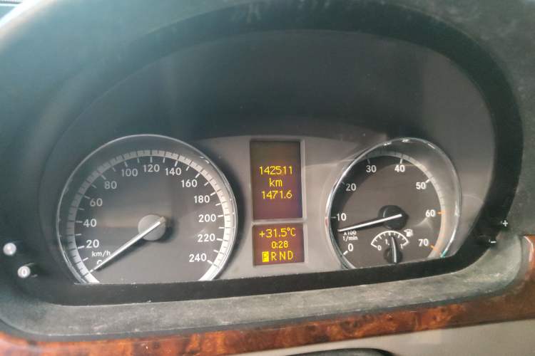 Used Mercedes-Benz Viano 2010 2.5L Prestige Edition Odometer Close Up