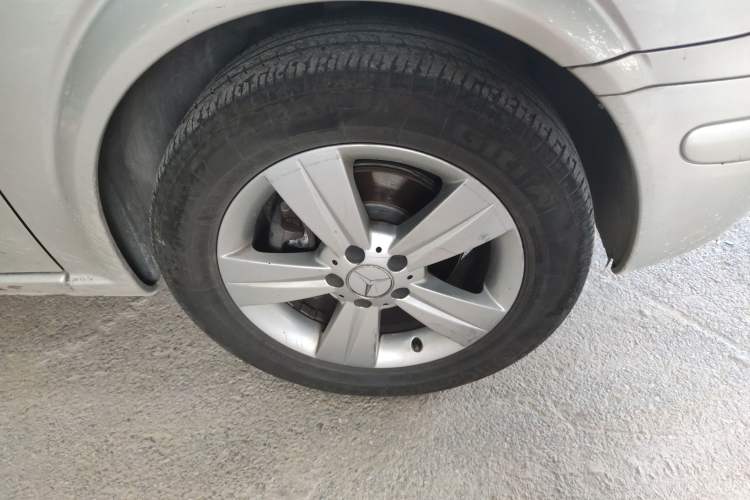 Used Mercedes-Benz Viano 2010 2.5L Prestige Edition Right Front Wheel Hub