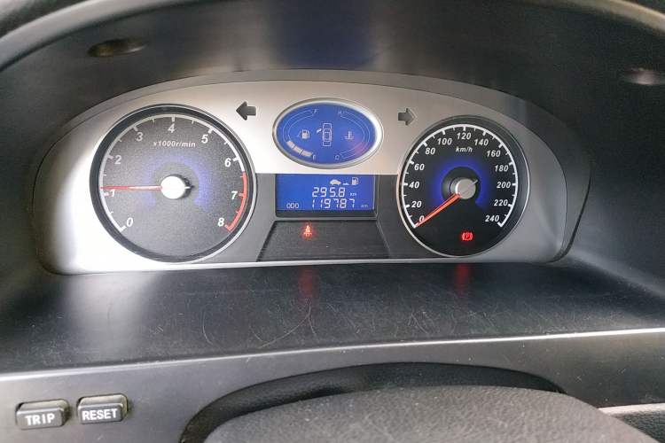 Used Geely Auto Classic Emgrand 2012 Sedan 1.8L Manual Luxury Model
