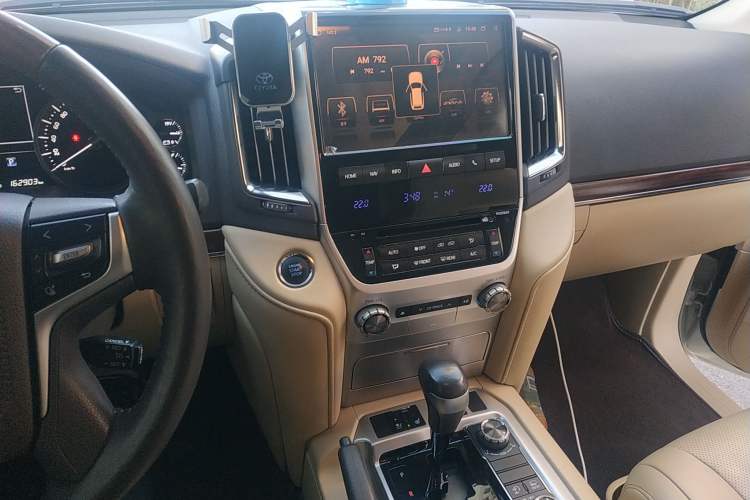 Used Toyota Land Cruiser 2016 4.0L Automatic VX Audio And AC Panel