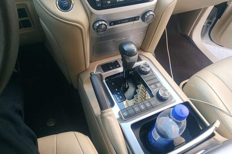 Used Toyota Land Cruiser 2016 4.0L Automatic VX Gear Lever