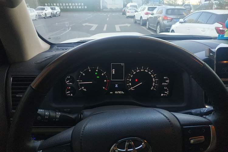 Used Toyota Land Cruiser 2016 4.0L Automatic VX Odometer Close Up