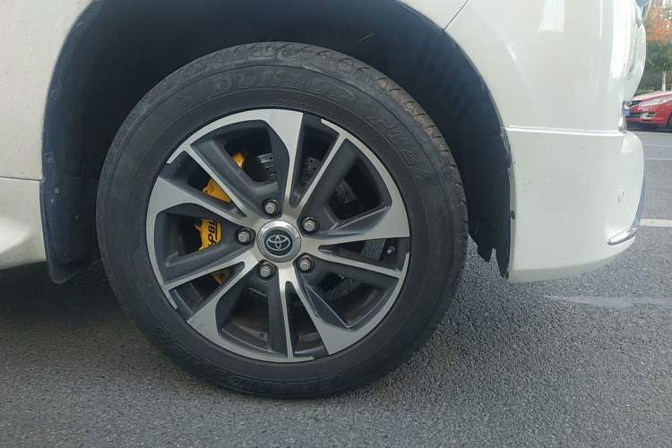 Used Toyota Land Cruiser 2016 4.0L Automatic VX Right Front Wheel Hub