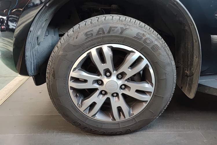 Used Ford Everest 2016 2.0T Gasoline Automatic 4x4 Luxury Edition
