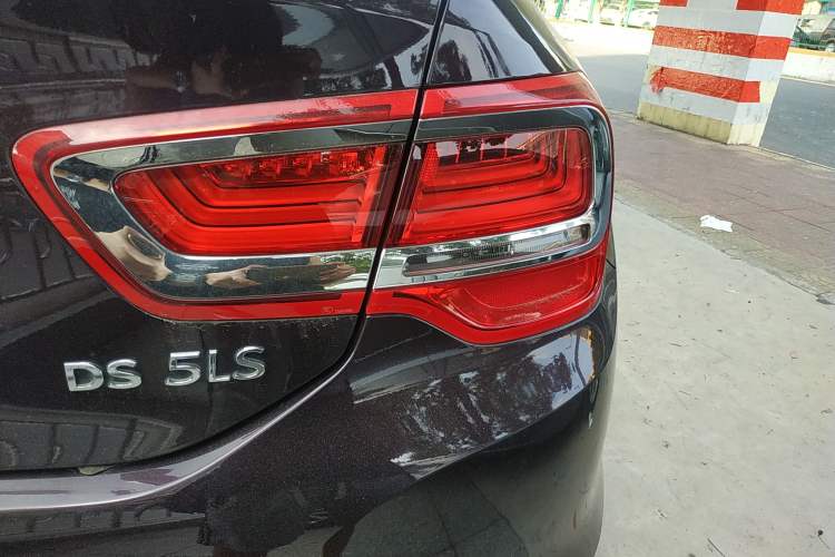 Used DS 5LS 2014 1.8L automatic Comfort version VTi140