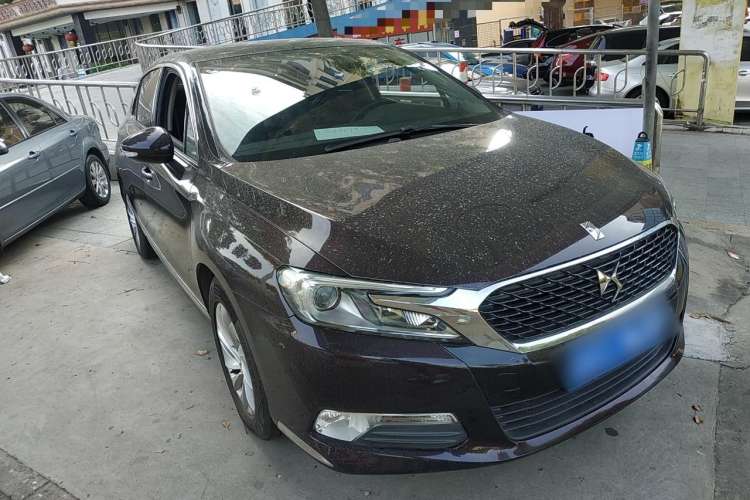 Used DS 5LS 2014 1.8L automatic Comfort version VTi140