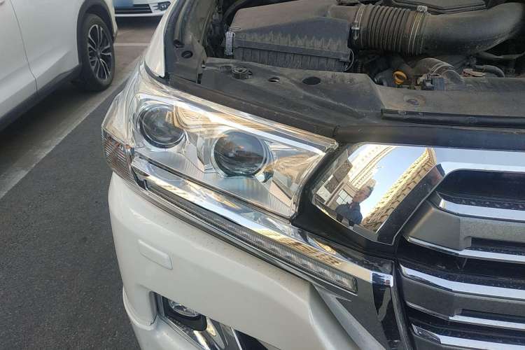 Used Toyota Land Cruiser 2016 4.0L Automatic VX Right Front Headlight