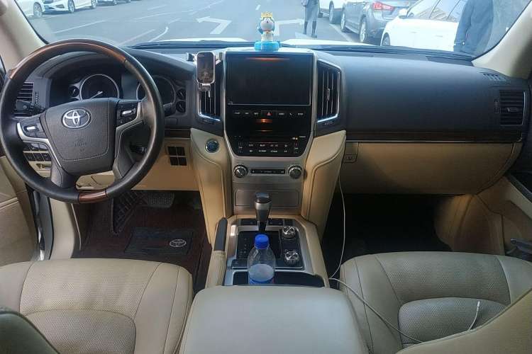 Used Toyota Land Cruiser 2016 4.0L Automatic VX Center Console