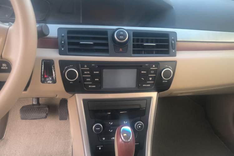 Used Roewe 550 2012 550 1.8L Automatic Value Edition Audio And AC Panel