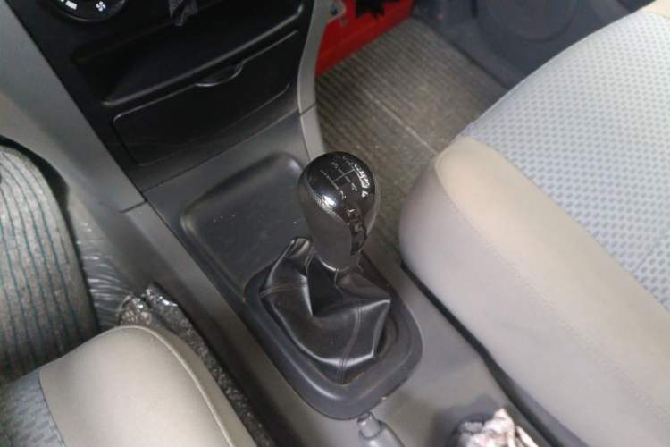 Used Dongfeng Shuaike 2013 Revised Version 1.5L Manual Comfort Trim 7 Seats China IV Standard