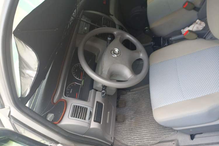 Used Dongfeng Shuaike 2013 Revised Version 1.5L Manual Comfort Trim 7 Seats China IV Standard