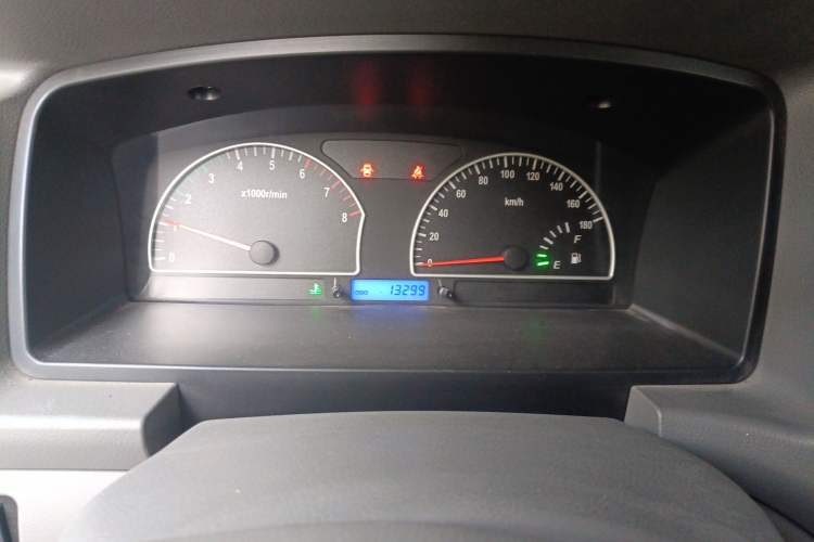 Used Dongfeng Shuaike 2013 Revised Version 1.5L Manual Comfort Trim 7 Seats China IV Standard