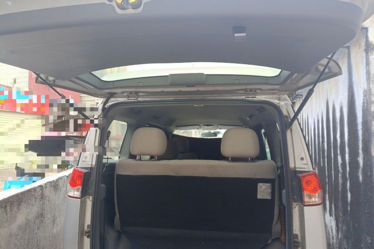 Used Dongfeng Shuaike 2013 Revised Version 1.5L Manual Comfort Trim 7 Seats China IV Standard