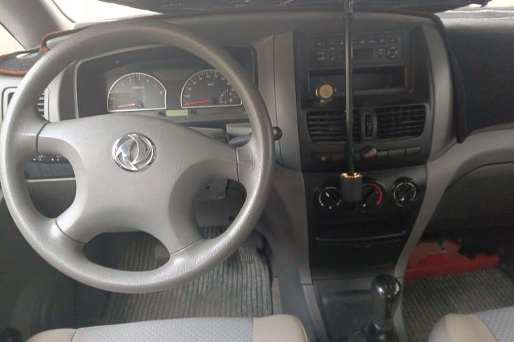 Used Dongfeng Shuaike 2013 Revised Version 1.5L Manual Comfort Trim 7 Seats China IV Standard
