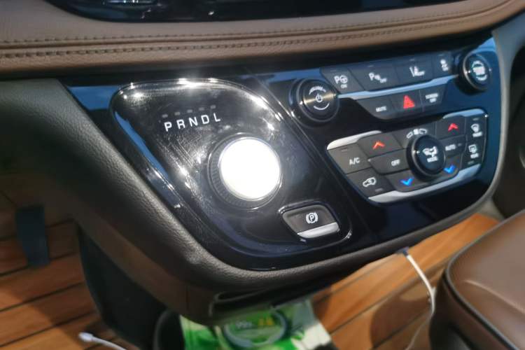 Used Chrysler Grand Voyager 2017 3.6L Premium Edition
