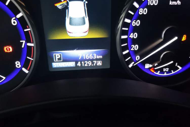 Used Infiniti Q50 2014 2.0T Luxury Edition Odometer Close Up