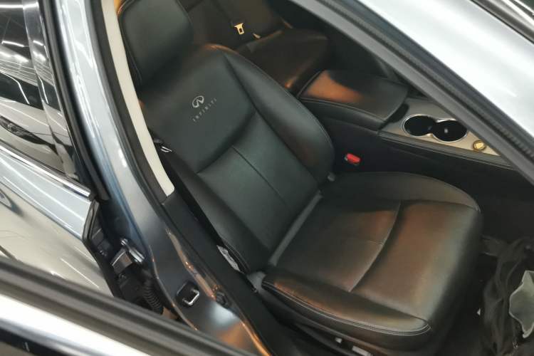 Used Infiniti Q50 2014 2.0T Luxury Edition Right Front Seat