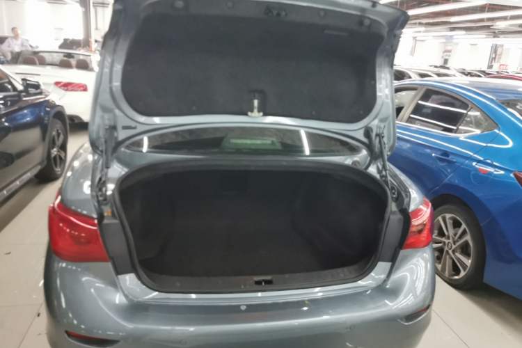 Used Infiniti Q50 2014 2.0T Luxury Edition Trunk