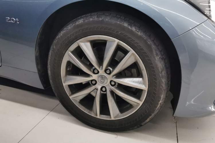 Used Infiniti Q50 2014 2.0T Luxury Edition Right Front Wheel Hub