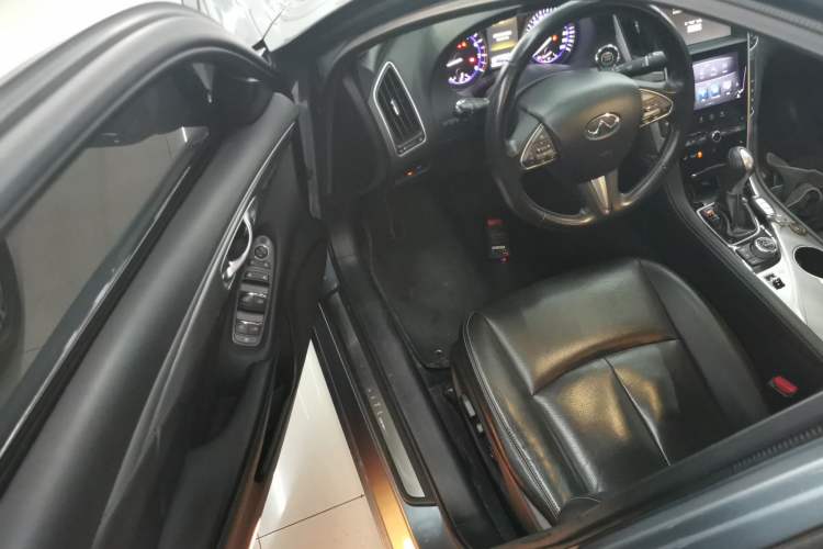 Used Infiniti Q50 2014 2.0T Luxury Edition Driver Seat