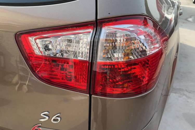 Used BYD S6 2014 2.4L Automatic Prestige 5-Seater
