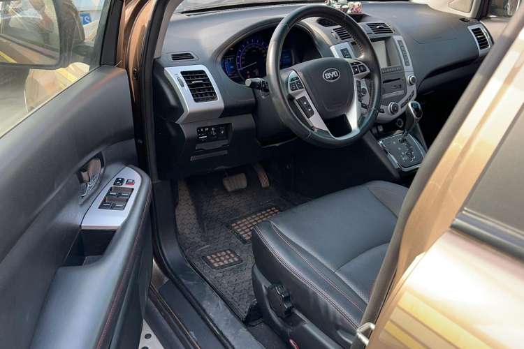 Used BYD S6 2014 2.4L Automatic Prestige 5-Seater
