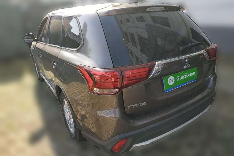 Used Mitsubishi Outlander 2016 2.0L Two-Wheel Drive Fashion Edition 5 Seats
