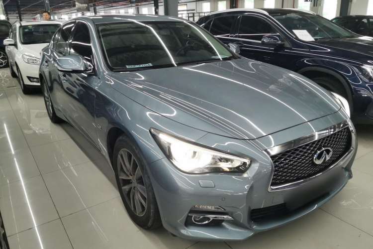 Used Infiniti Q50 2014 2.0T Luxury Edition Front Right 45 Deg