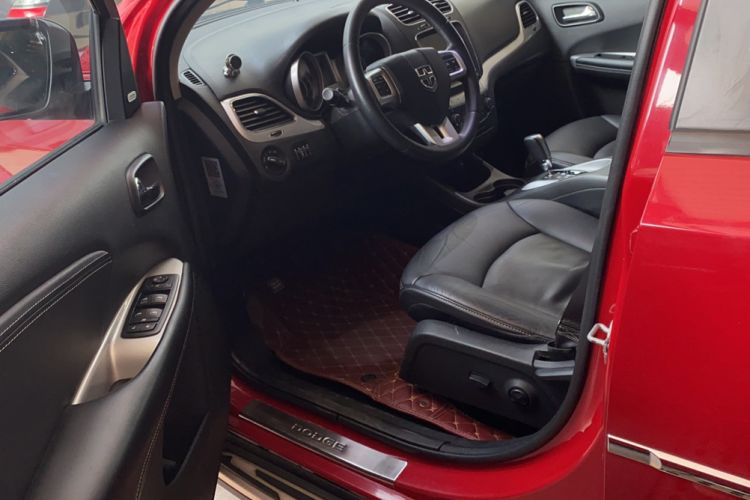Used Dodge Journey 2013 2.4L Two-Wheel Drive Luxury Version
