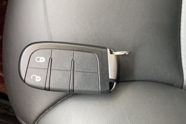 Used Dodge Journey 2013 2.4L Two-Wheel Drive Luxury Version
