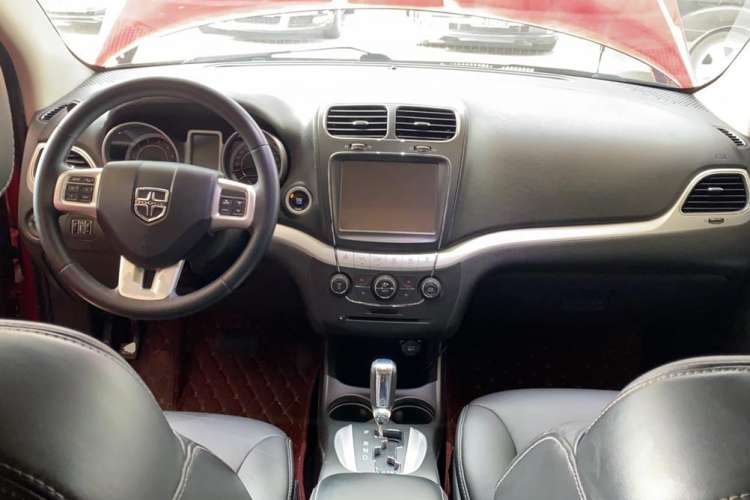 Used Dodge Journey 2013 2.4L Two-Wheel Drive Luxury Version

