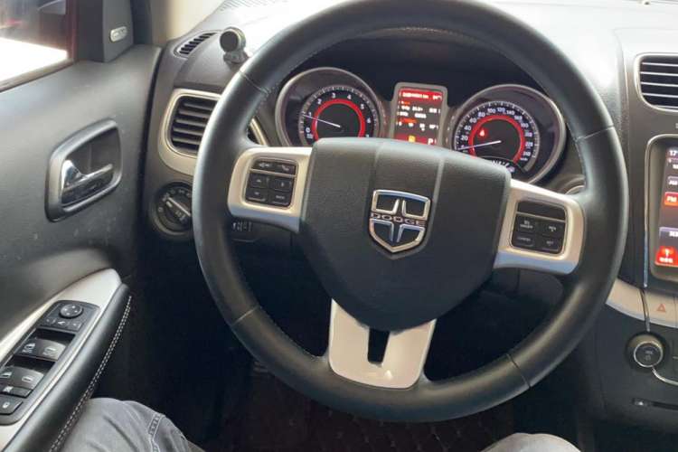 Used Dodge Journey 2013 2.4L Two-Wheel Drive Luxury Version
