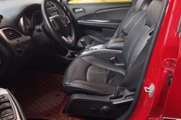 Used Dodge Journey 2013 2.4L Two-Wheel Drive Luxury Version
