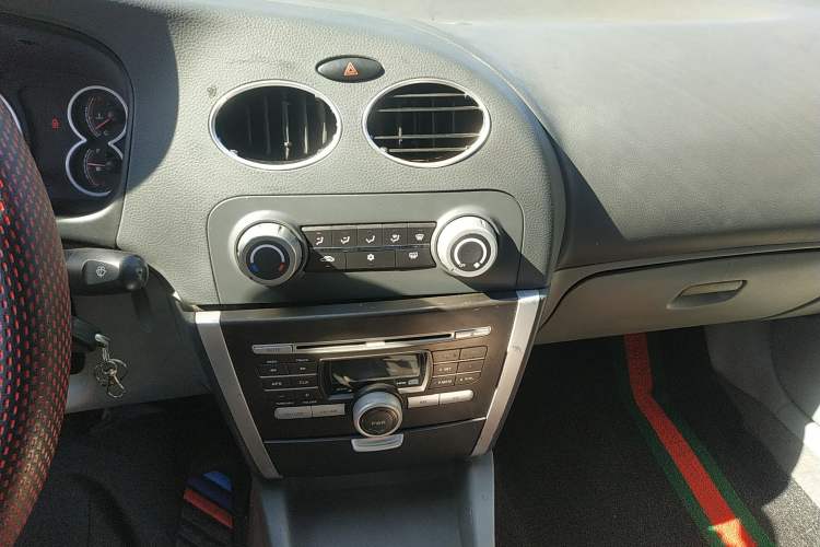 Used Soueast V3 Lingyue 2011 1.5L Manual Happiness Edition