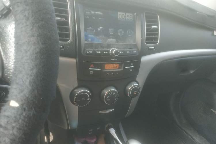 Used SsangYong Korando 2011 2.0T Diesel Two-Wheel Drive Automatic Elite Navigation Version
