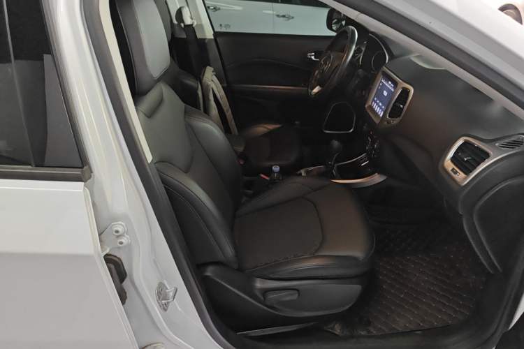 Used Jeep Compass 2019 220T Automatic Enjoyment Version
