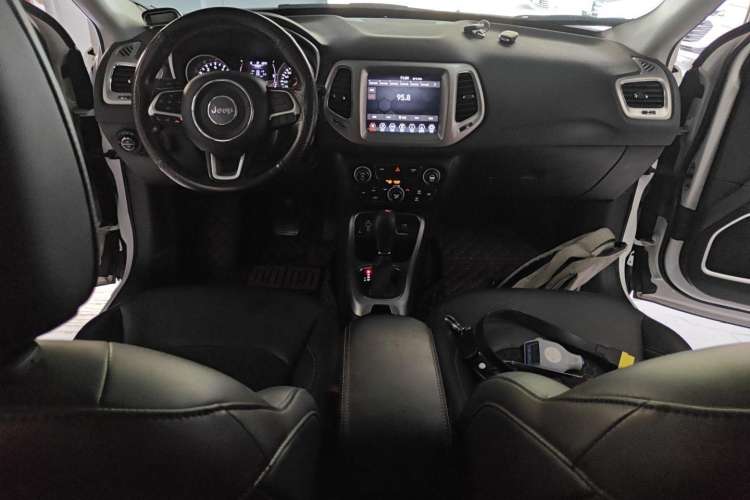 Used Jeep Compass 2019 220T Automatic Enjoyment Version
